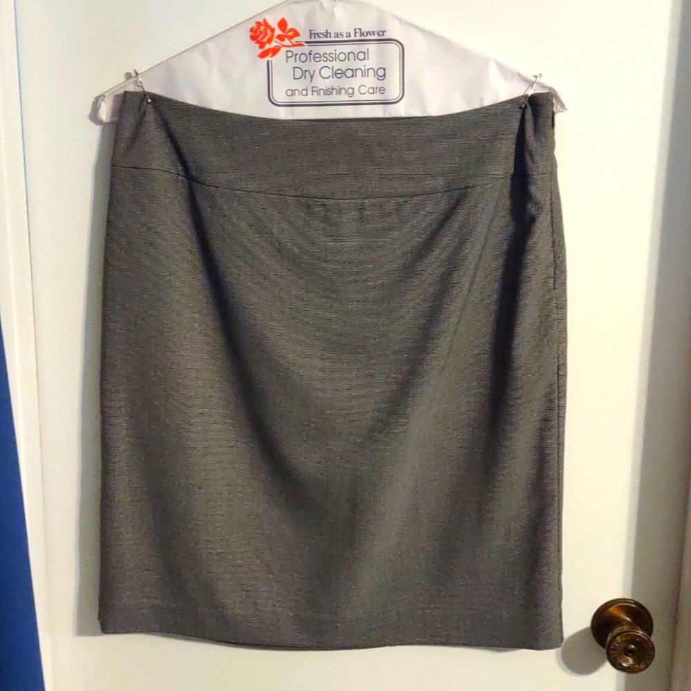 212 Collection size 12 skirt